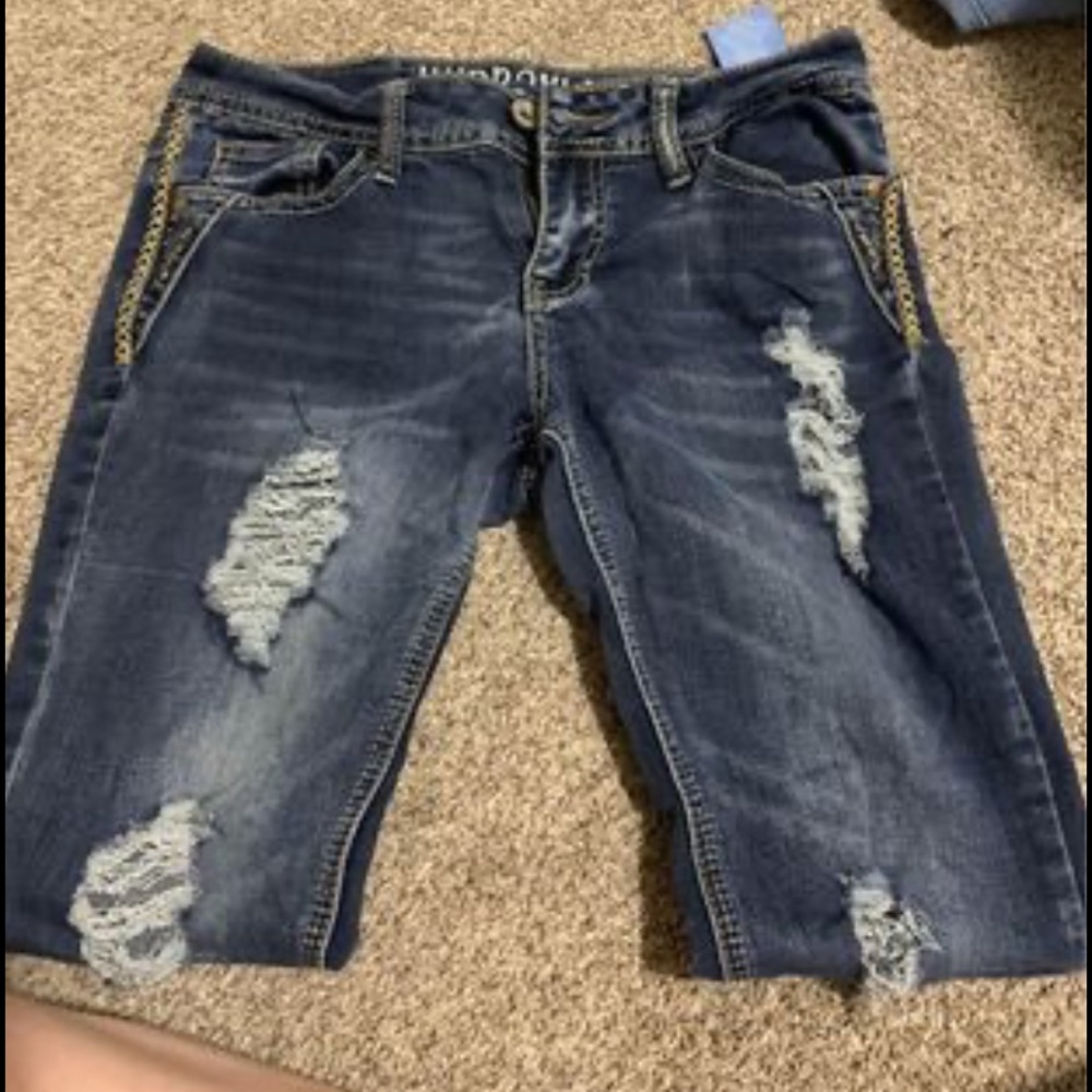 I am selling my hydraulic jeans. They are skinny jeans. Just don’t wear them.